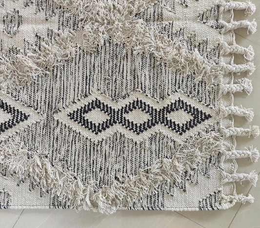 Fringed Diamond Pattern Rug with Braid Tassels 182 x 122