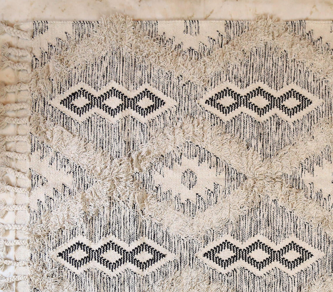 Fringed Diamond Pattern Rug with Braid Tassels 182 x 122